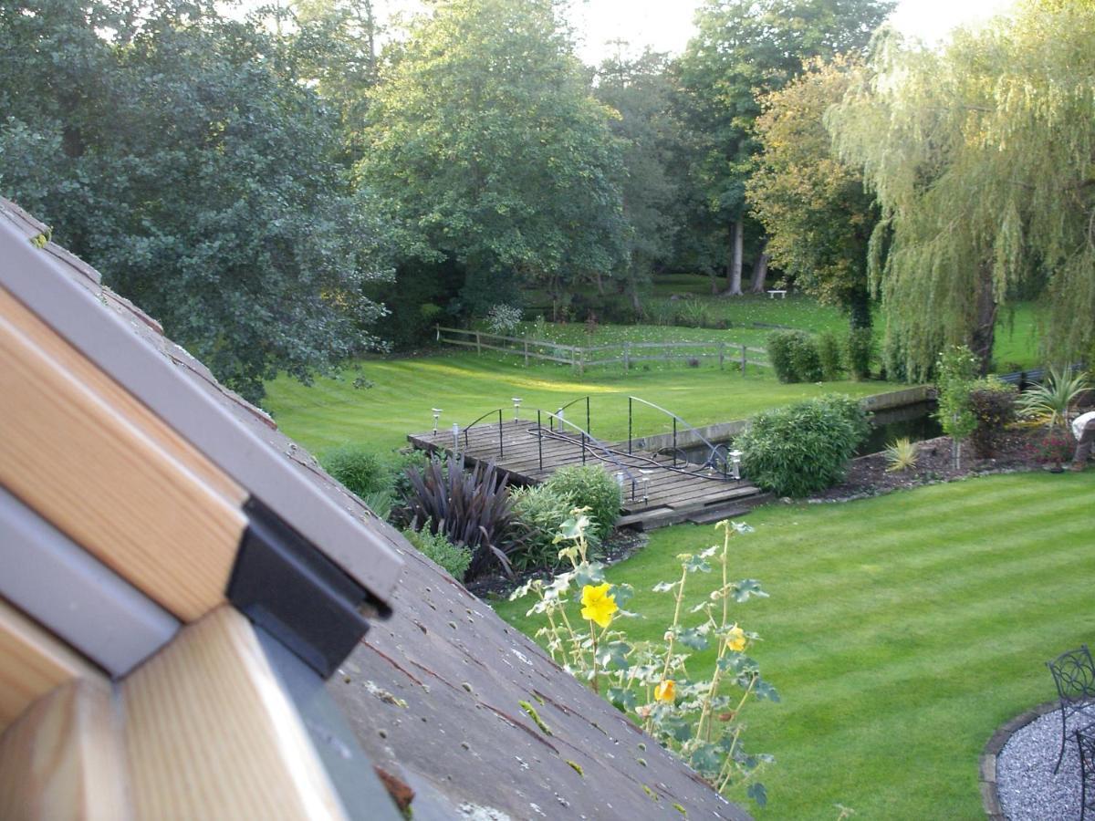Riverside Lodge Pied A Terre Fordingbridge Exterior photo